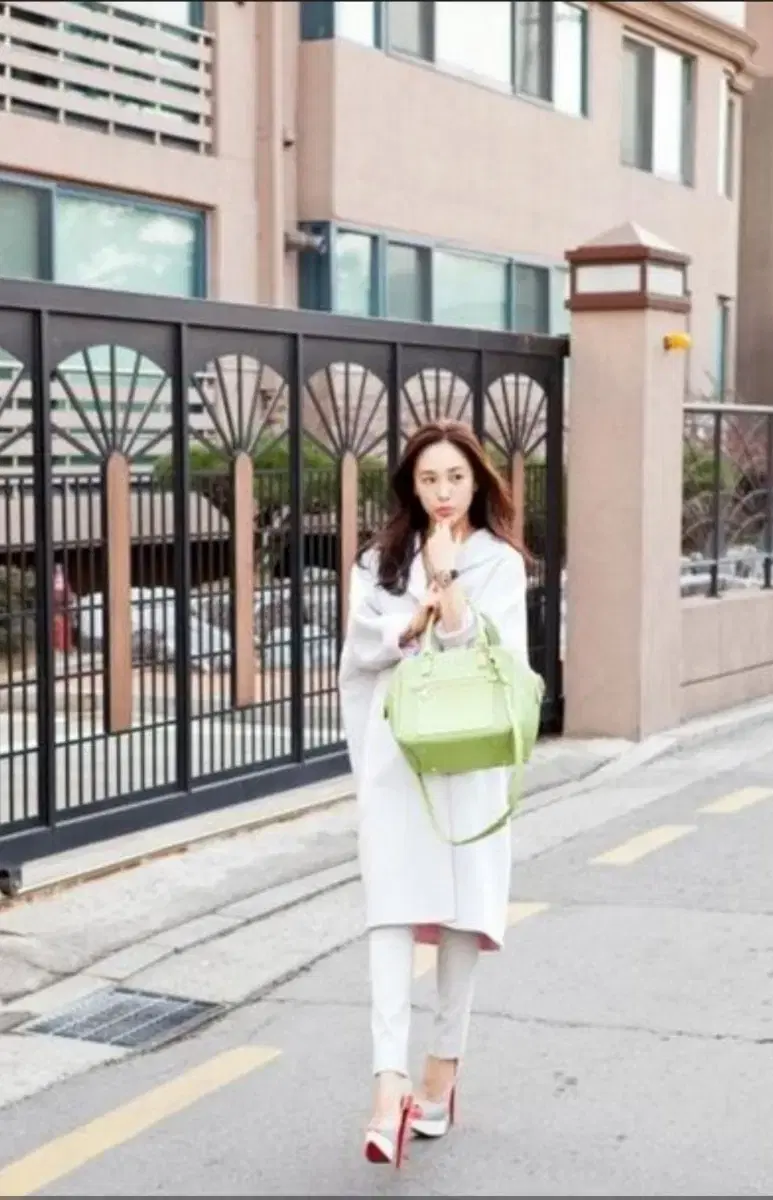 Vera Wang Lewisa Bag