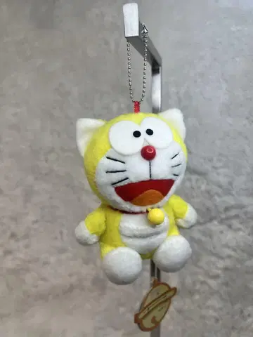 도라에몽 노란색 초기 방울이 달린 마스코트 봉제 인형 키링 미사용 새상품