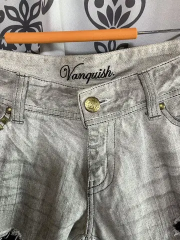 VANQUISH 뱅퀴시 스터드 데미지 데님 하프 팬츠 FUGABobs