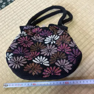 비즈 장식 꽃무늬 핸드백