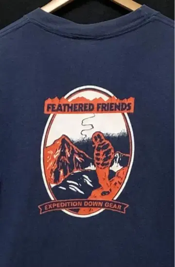 FEATHERED FRIENDS 페더드 프렌즈 양면 프린트 티셔츠