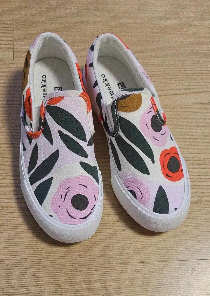 UNIQLO 유니클로 Marimekko x Uniqlo collaboration slip-ons on