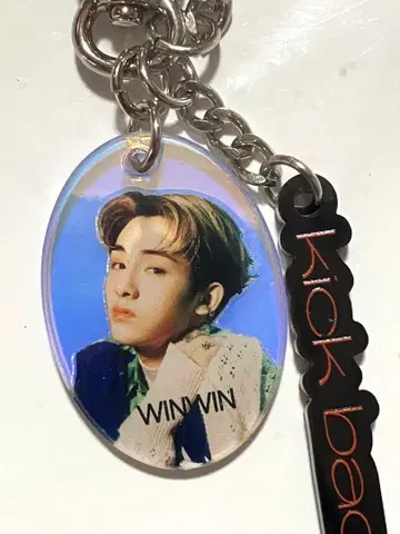 WayV 윈윈 Kick Back 키링 윈윈 공식