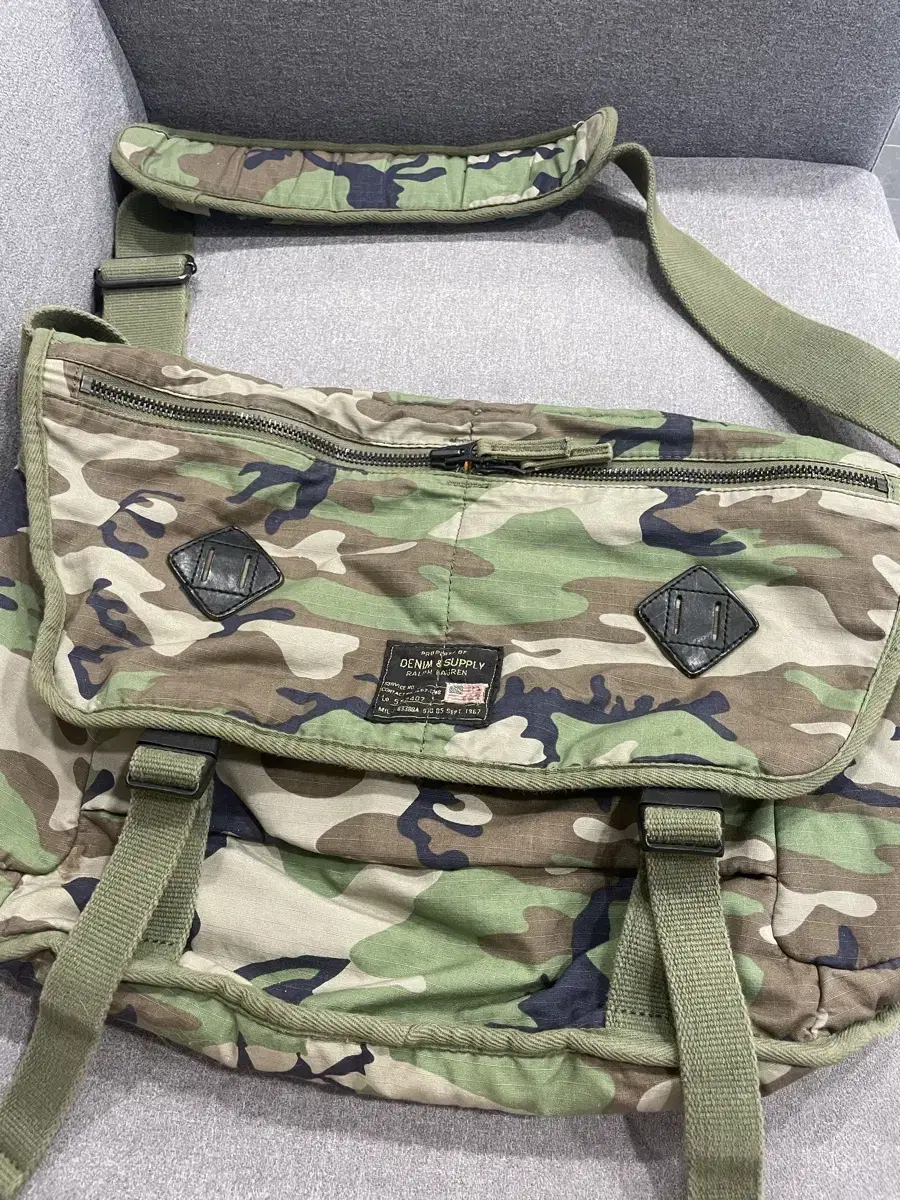 데님 앤 서플라이 랄프로렌 카모플라쥬 메신저백