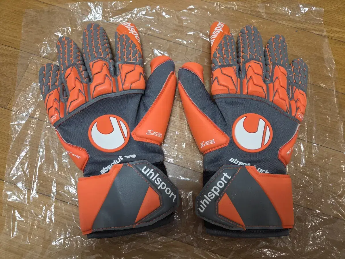 Uhlsport Absolutgrip Reflex Cut Goalkeeper Gloves No. 8
