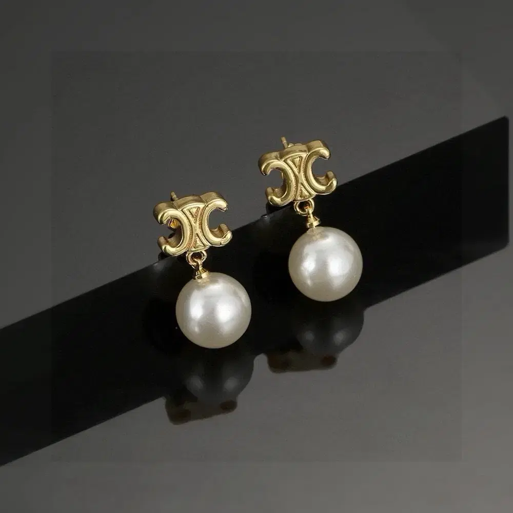 Seline Pearl Gold Earrings