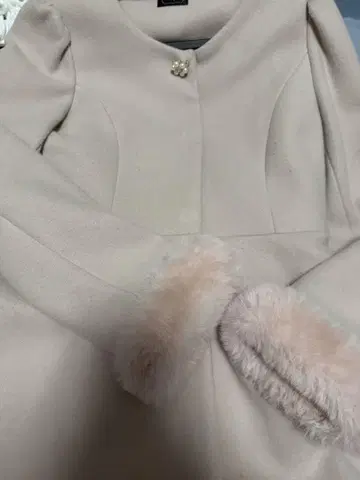 evelyn 비쥬 장식 A 라인 코트