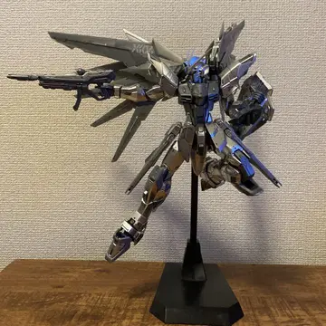 MG 1/100 프리덤 건담 Ver.2.0[실버 코팅]