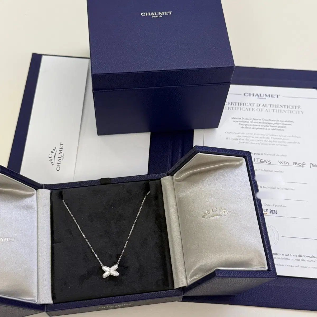 Selling Chaumet zuu drian mother-of-pearl white gold