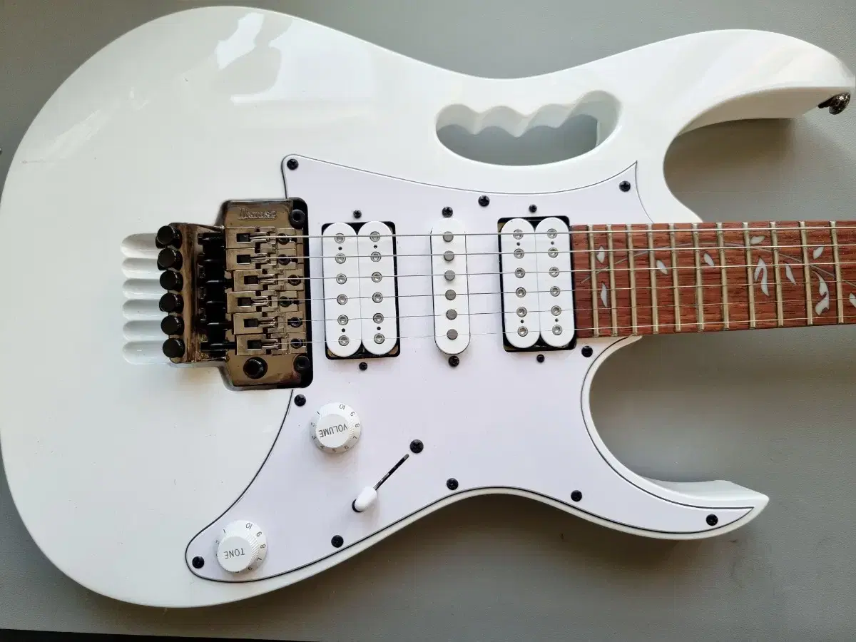 Ibanez Jem Jr. JEMJR Superstrat White