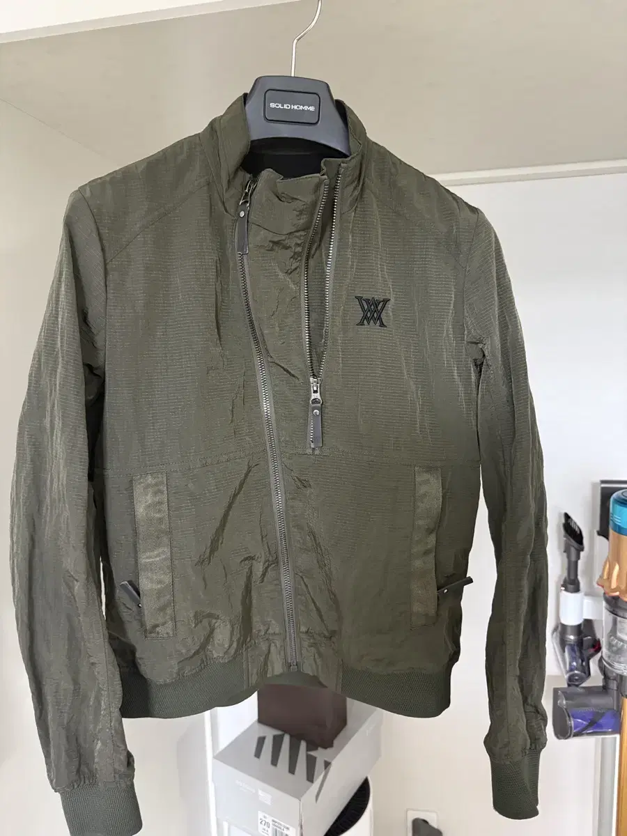 Anew windbreaker size S