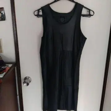 양가죽 블랙 슬리브리스 원피스