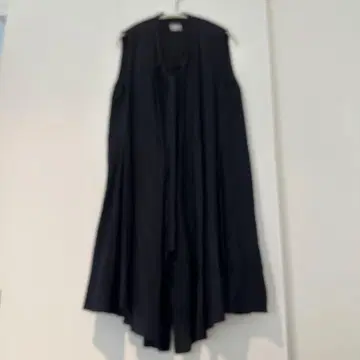 BAGUTTA 바니스 블랙 슬리브리스 튜닉 원피스