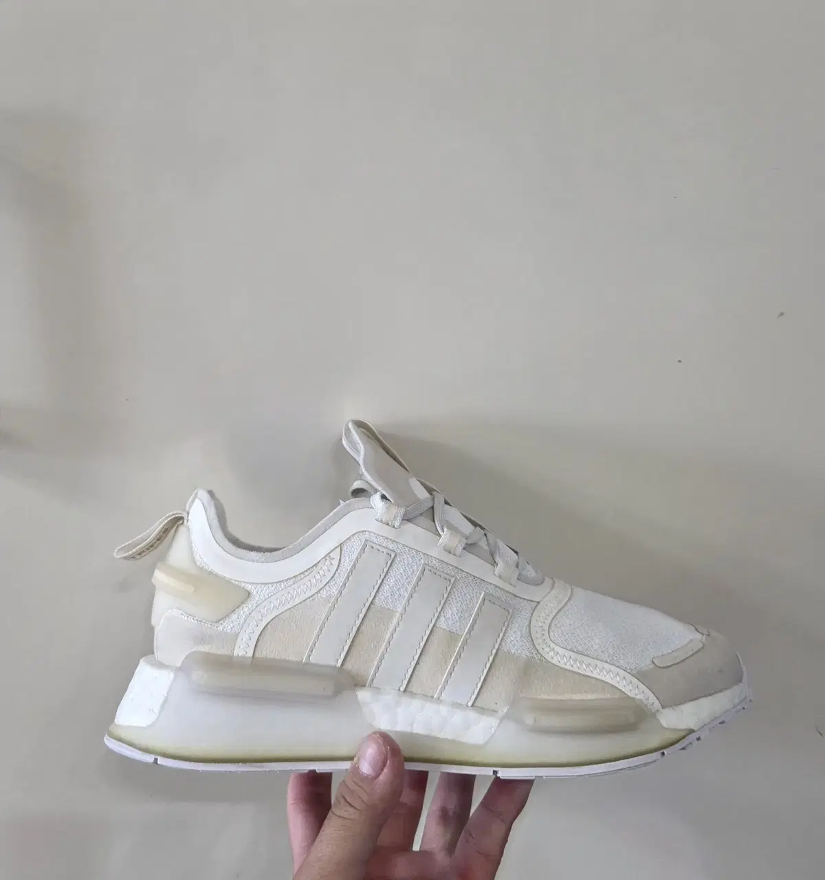 [255] 아디다스 NMD R1 V3 클라우드화이트베이지ㅡ최저가