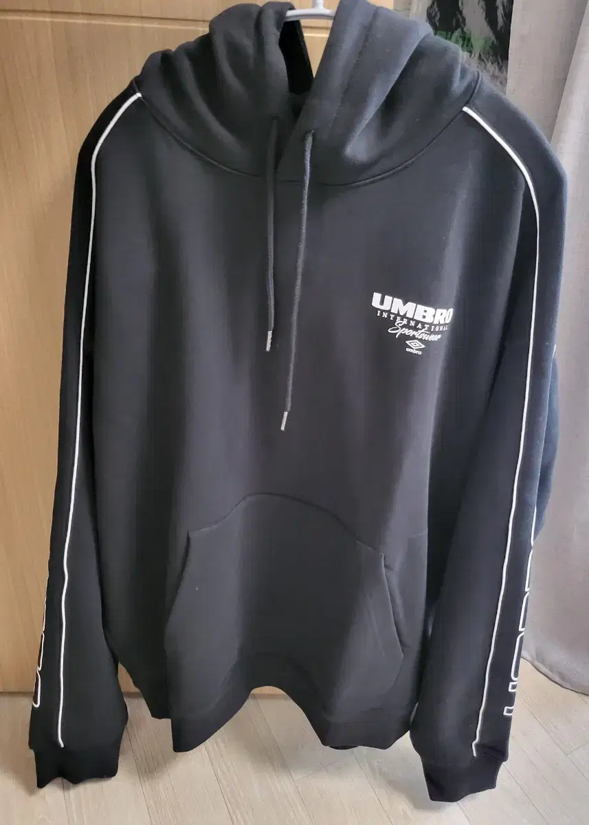 Selling Umbro hoodie (new)