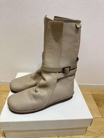 가죽 베이지 롱 부츠 버클 포함