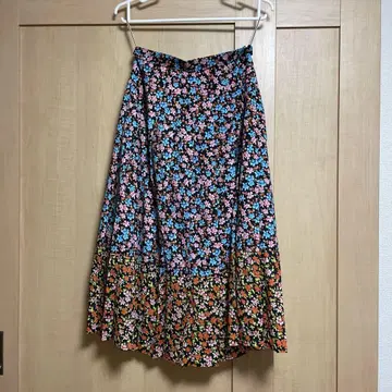 폴스미스 플라워 프린트 플레어 스커트 무릎 기장