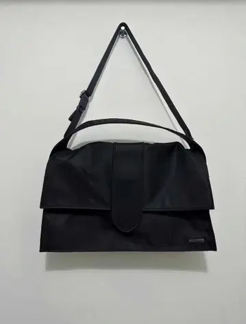 Jacquemus voyage weekend bag 숄더백