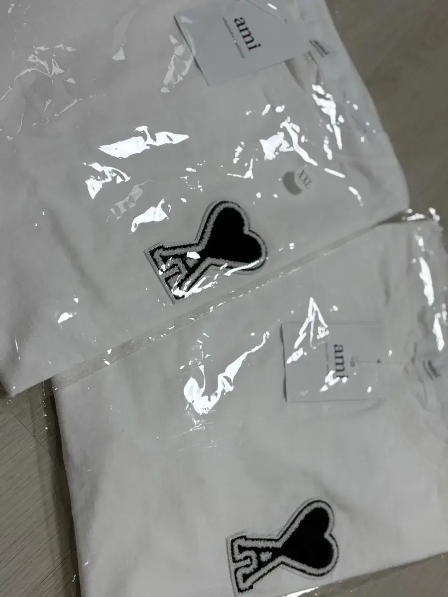 아미 하트 로고 티셔츠 새상품