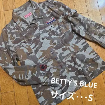 BETTYS BLUE 베티스 블루 카모 패턴 미니 타리 셔츠 카모플라쥬