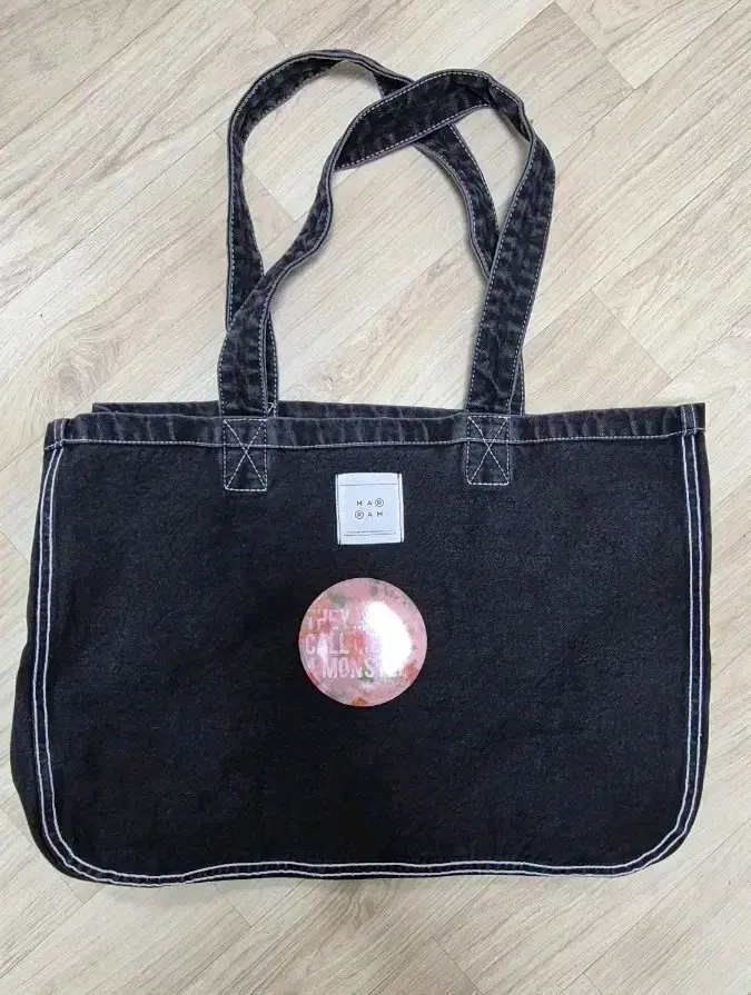 Park Hyo Shin (The Man Who Laughs MD) Bag