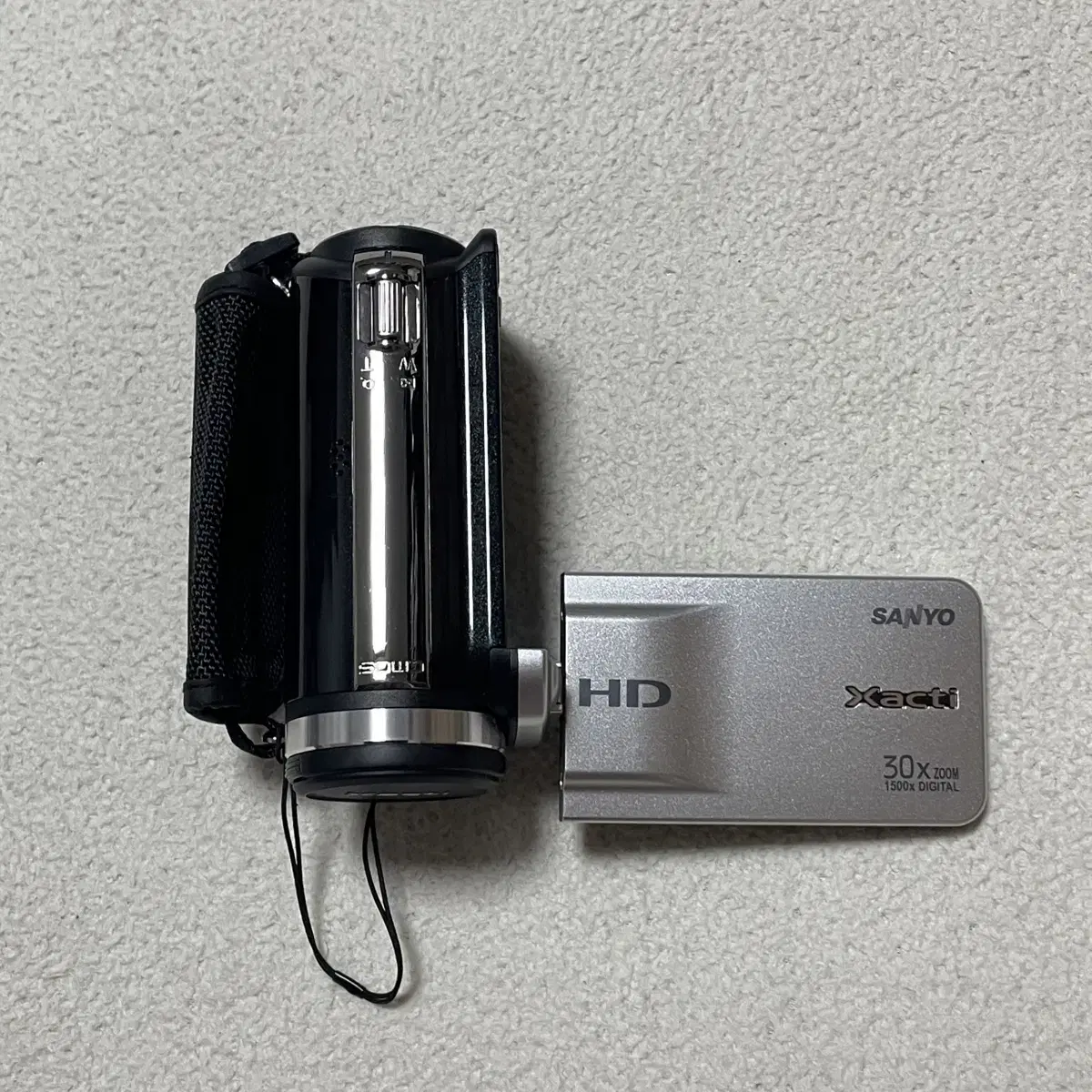 SANYO　Xacti　DMX-GH1 Sanyo Dual Camera Xacti DMX-CG100 and DMX-GH1 • Camera News