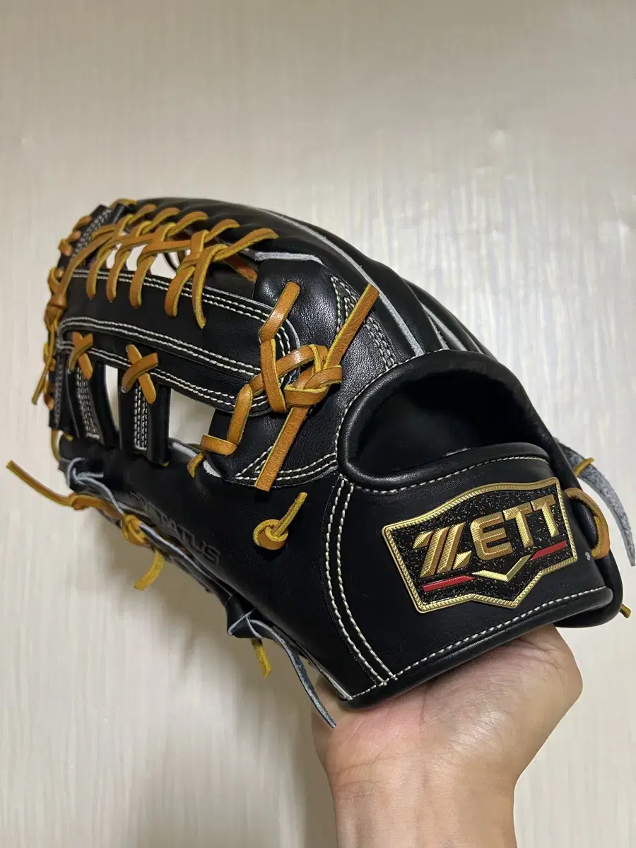 Zett Prostatus Premium Left-Handed Thrower Outfield Glove