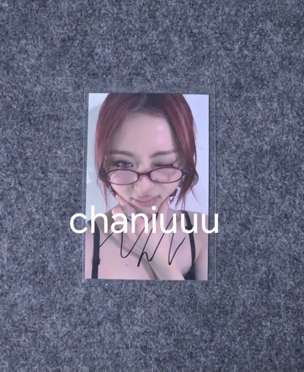 Le Sserafim crazy Yunjin Broadcast Signed Poca