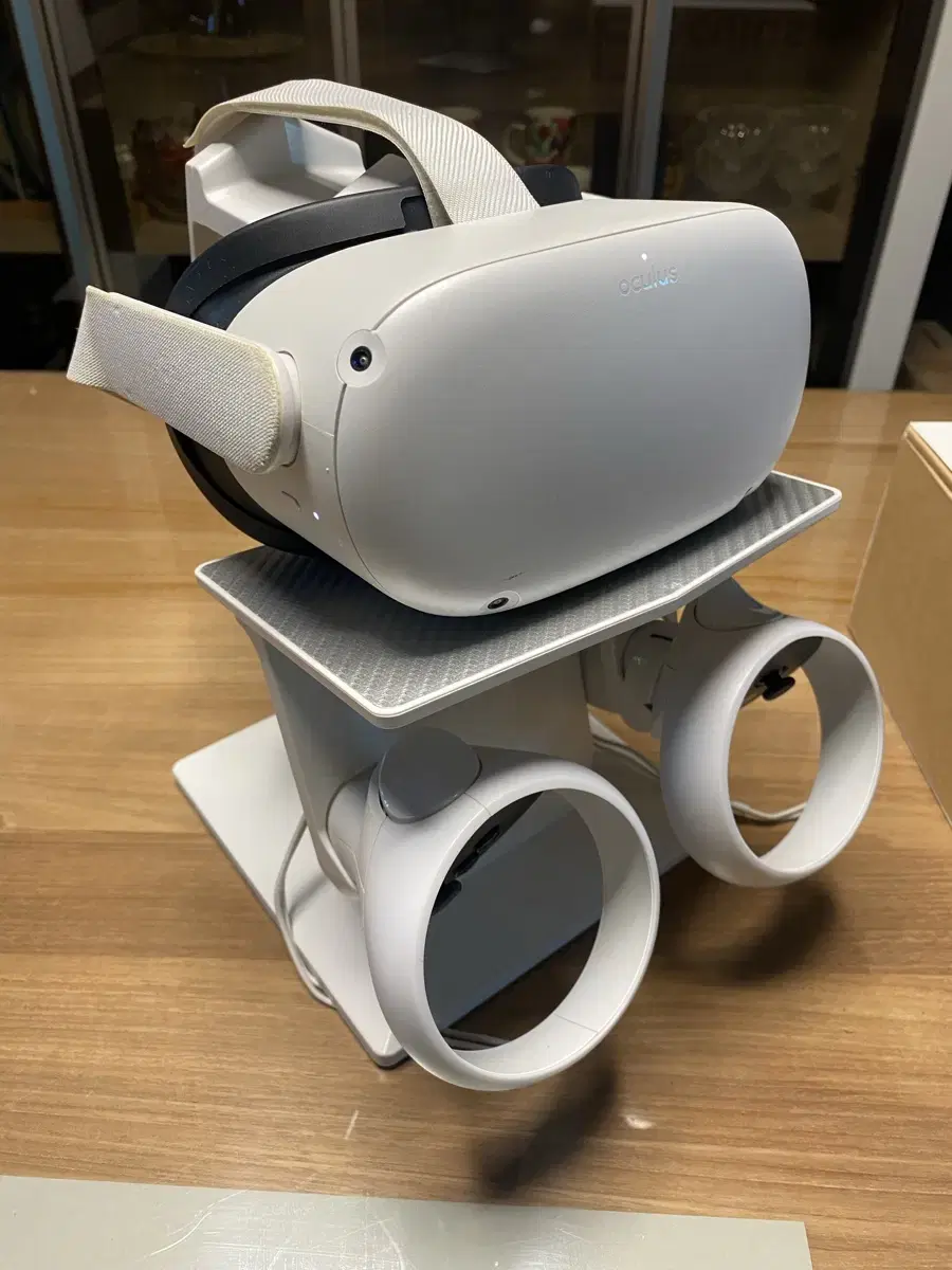 Oculus/Meta Quest 2 128GB Full Box + Data Cable + Stand
