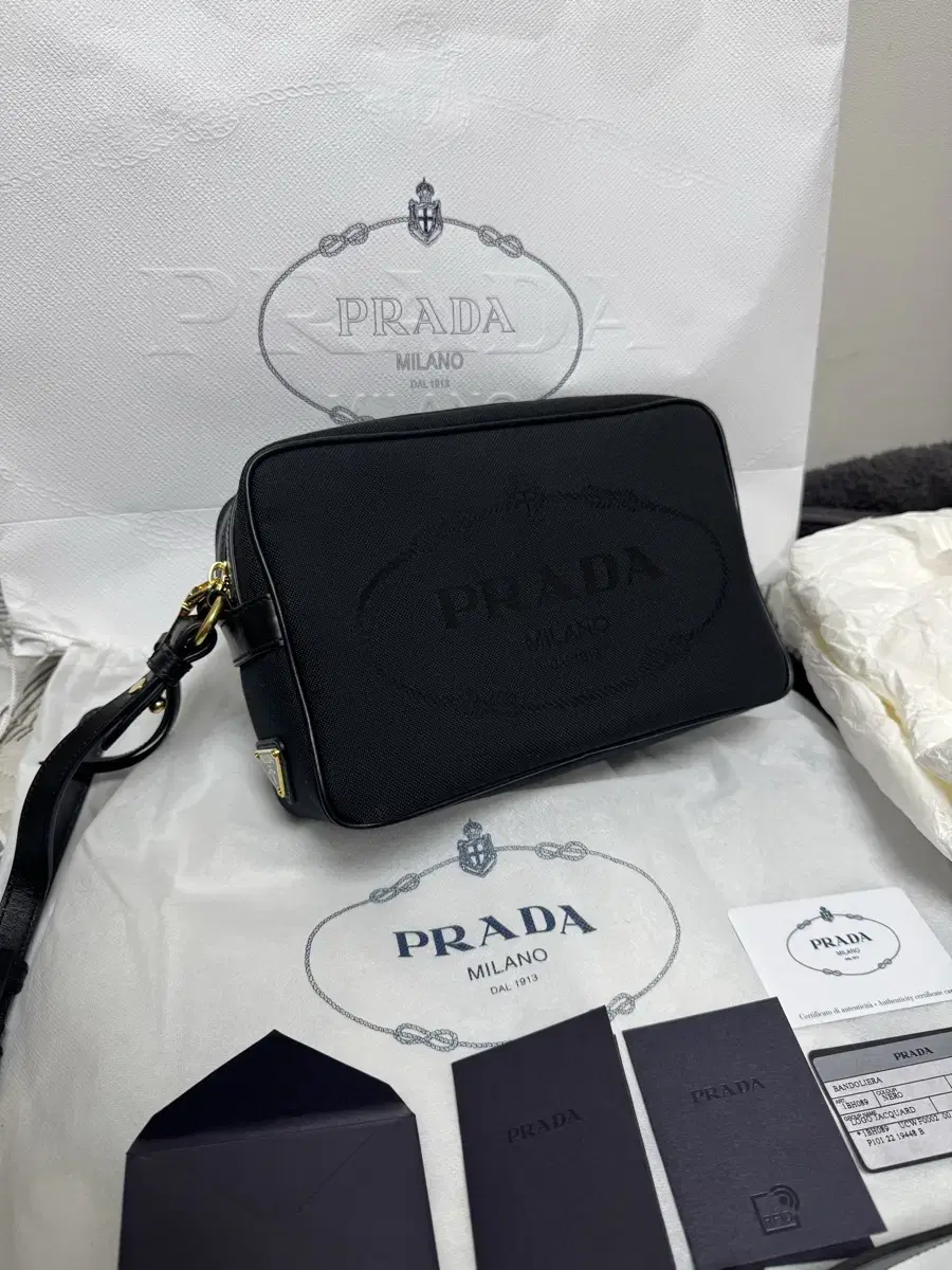 [새상품] 프라다 로고 스퀘어 자카드 블랙 크로스백 숄더백