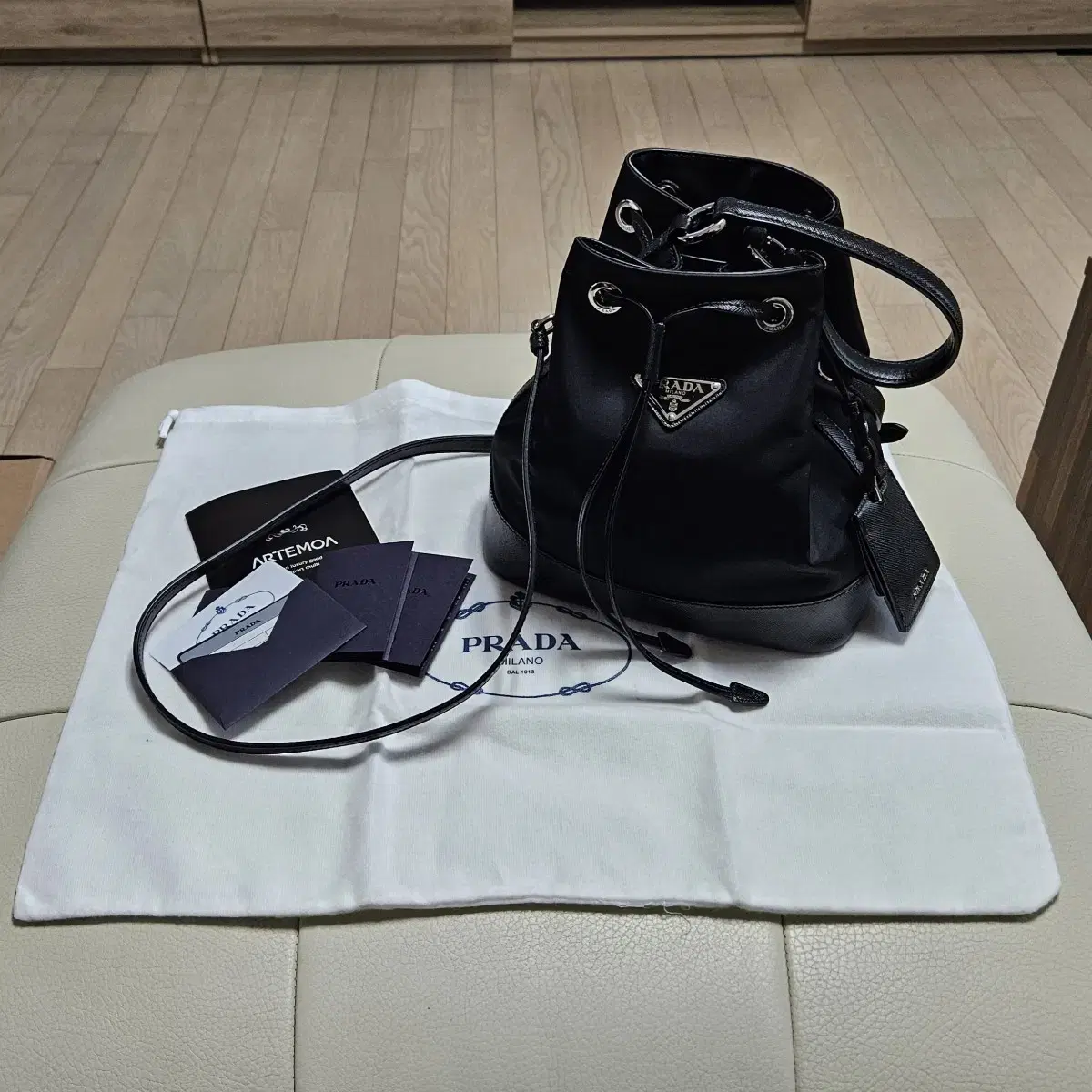 프라다 1BE055 나일론 사피아노 가죽 버킷백 토트백 블랙 숄더백