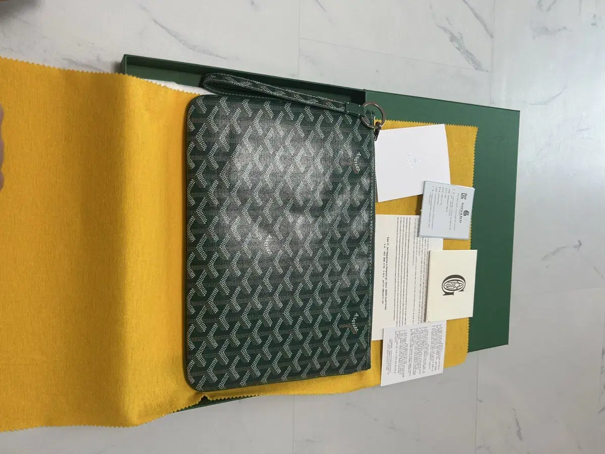 Goyard Clutch MM size + Authentic Key Ring