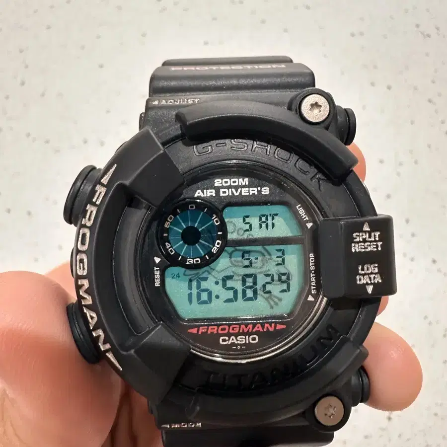 CASIO G-SHOCK DW-8200 チタン グレー s-l400.jpg