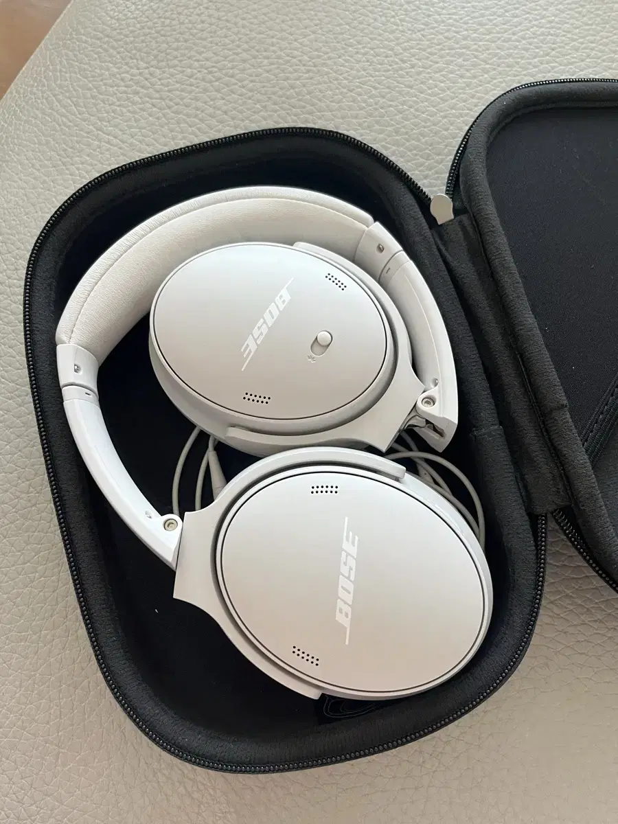 Bose QC Headphones (White Smoke) full box