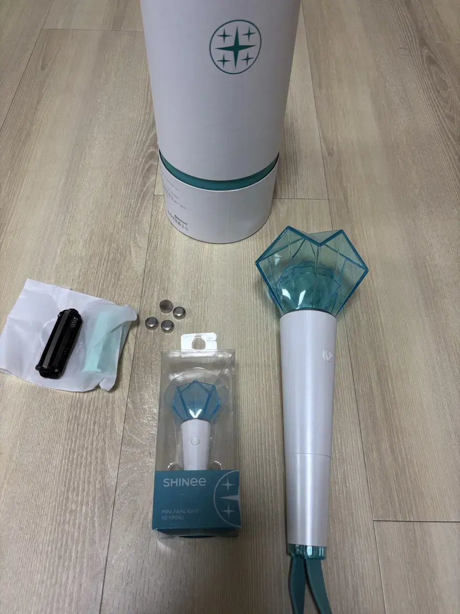 SHINee 샤이니 공식 응원봉 + 미니 키링 세트 (정품/상태 좋음)