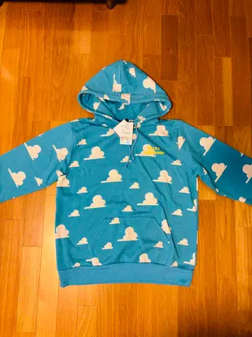 Buzz Lightyear 구름 패턴 후드티