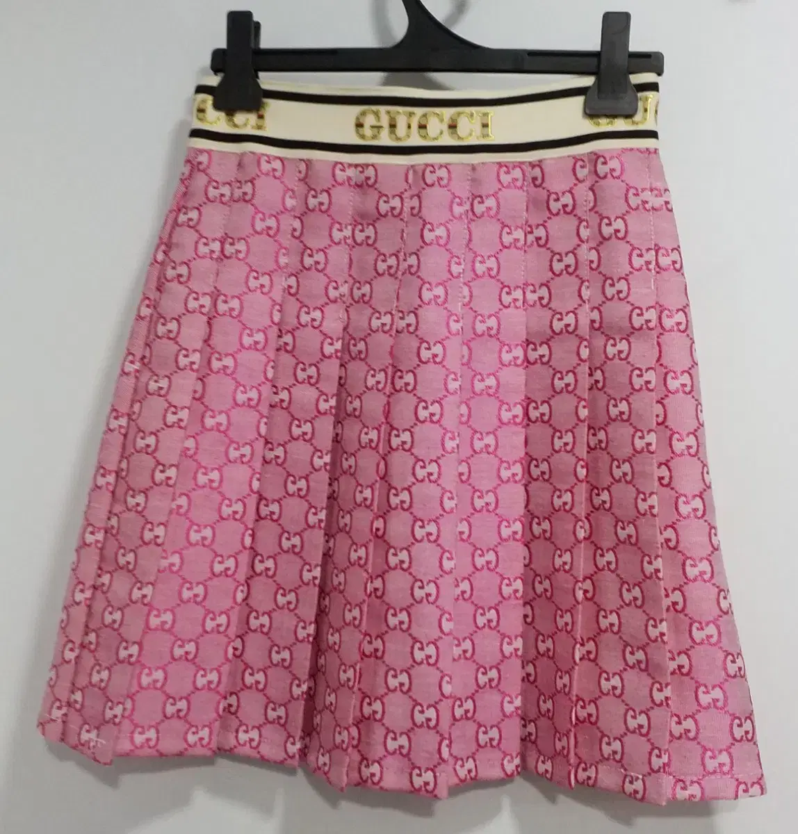 Gucci Pleated Skirt/Adult 44 or Children's Clothing/Excellent Condition