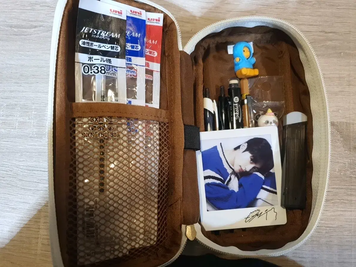 학용품일괄 (스누피파우치,제트스트림,한양대 포함)+변우석 포카