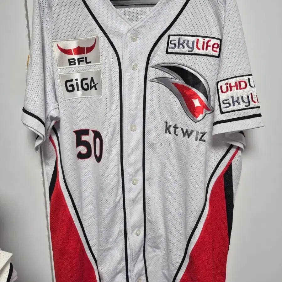 野球　韓国 kt wiz ユニフォーム KTウィズ ユニフォーム M 韓国プロ野球 ウェア 赤 レッド グッズ