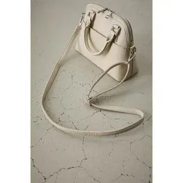 새상품 AZULbymoussy 핸드백