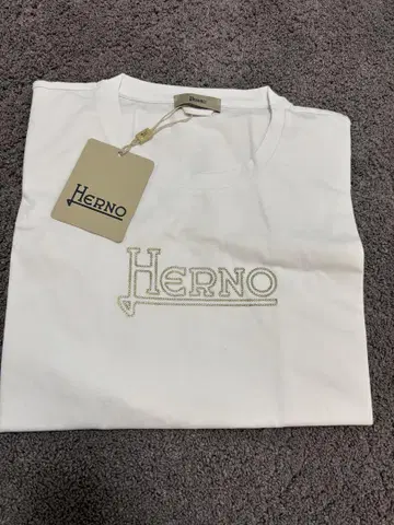 미사용 새상품 HERNO 티셔츠 46
