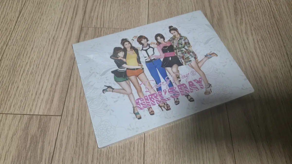 Girl's Day Mini Album Vol. 2 - every dey 2 (sealed)
