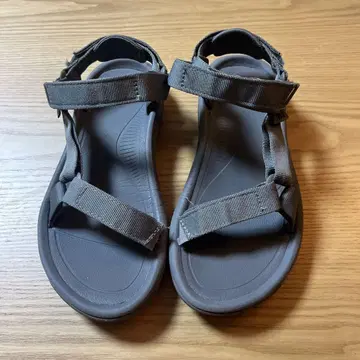 TEVA 그레이 샌들