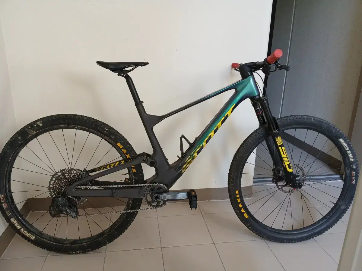 Quick sale) Busan 22 Scott Spark RC Team Issue MTB Bicycle (L)