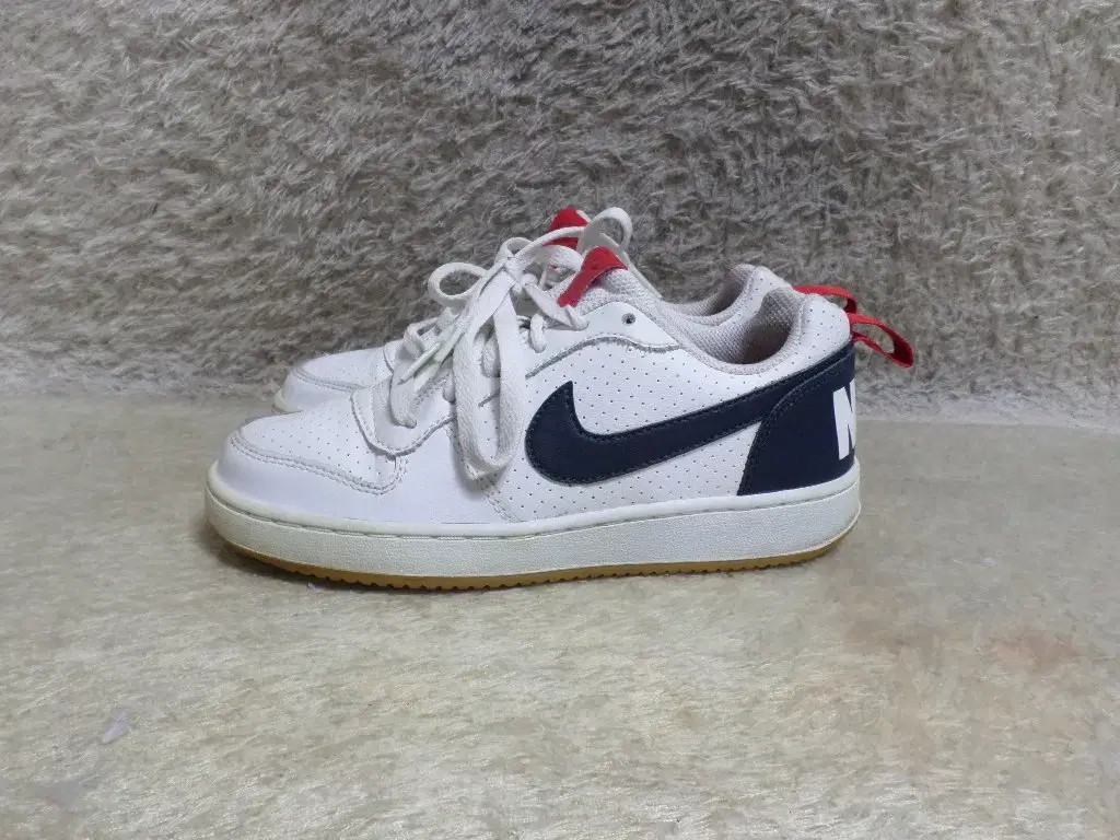 Betty Boom Used 230 Nike Court Borough Sneakers Used Shoes