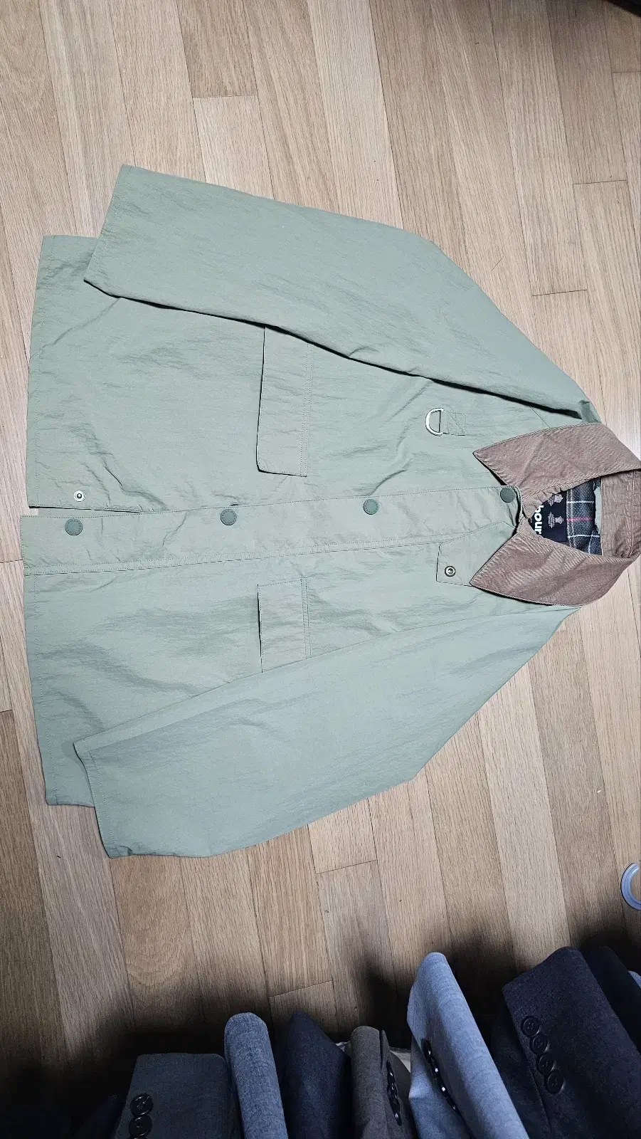 바버 Barbour 카키 스페이 샤워프루프 자켓 새제품 팝니다.