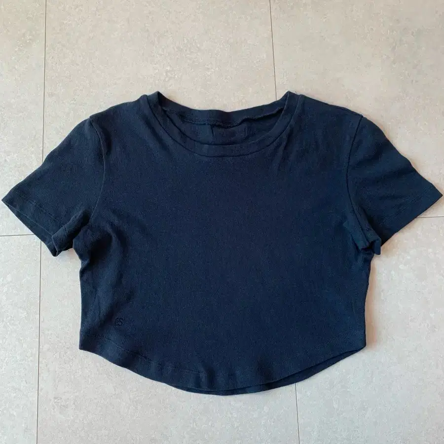 Hilda Dot Square Crop Top on Bunjang Global Site.
