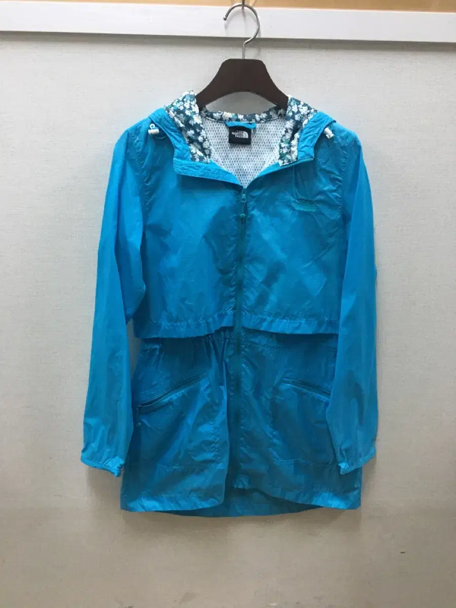 (Size 155) The North Face Authentic Windbreaker Jumper No. 85