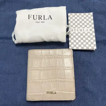 훌라 FURLA 접이식 지갑 엠보 베이지