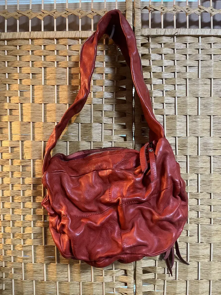 Reveniomaker LUC02 Dirty red